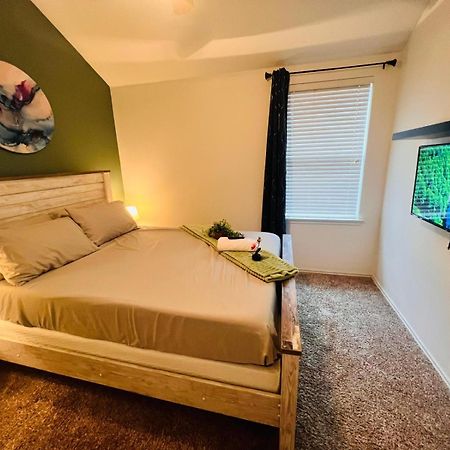 Work, Play & Stay King Bed With Foosball! Aubrey Extérieur photo