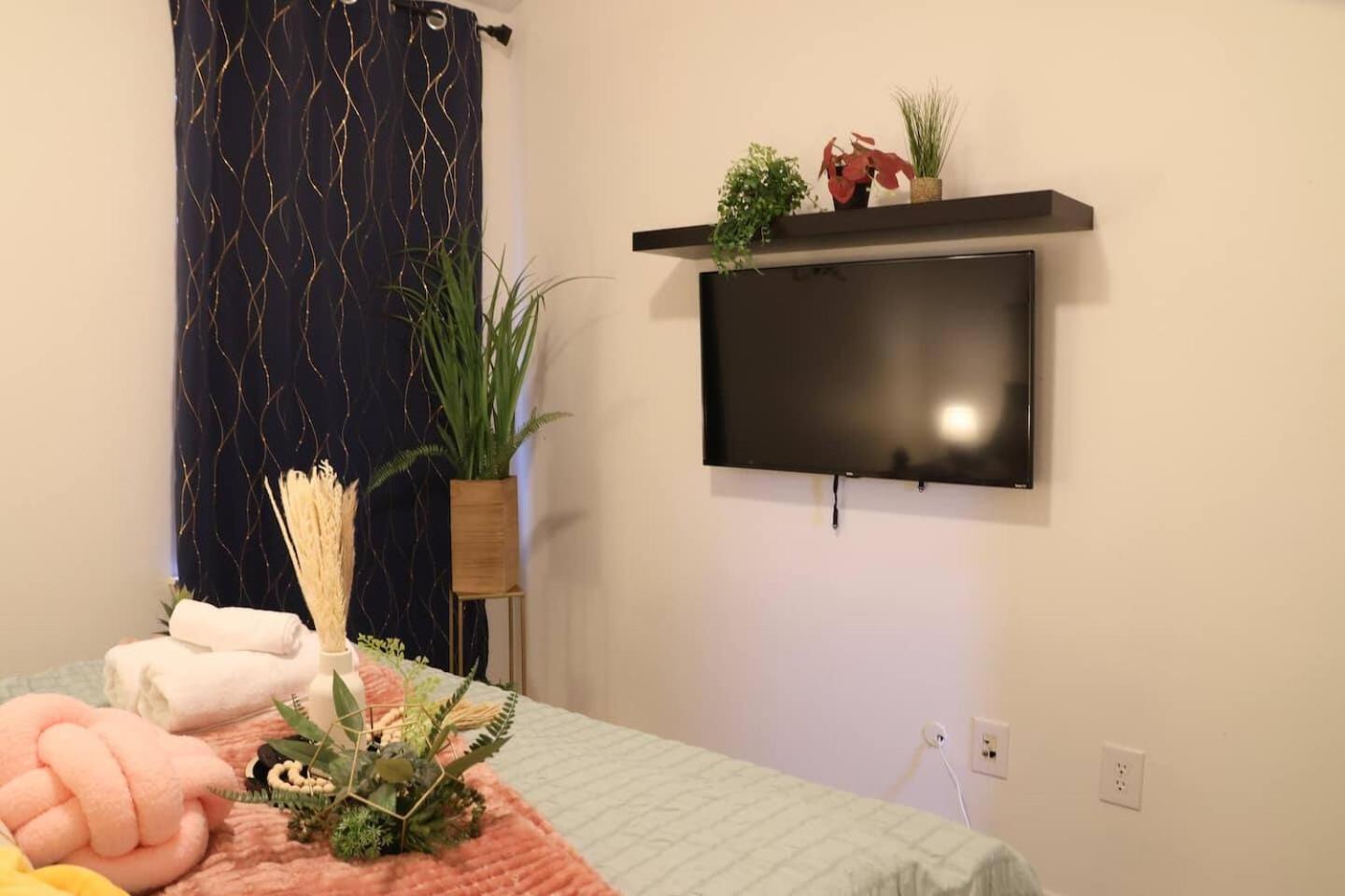 Work, Play & Stay King Bed With Foosball! Aubrey Extérieur photo