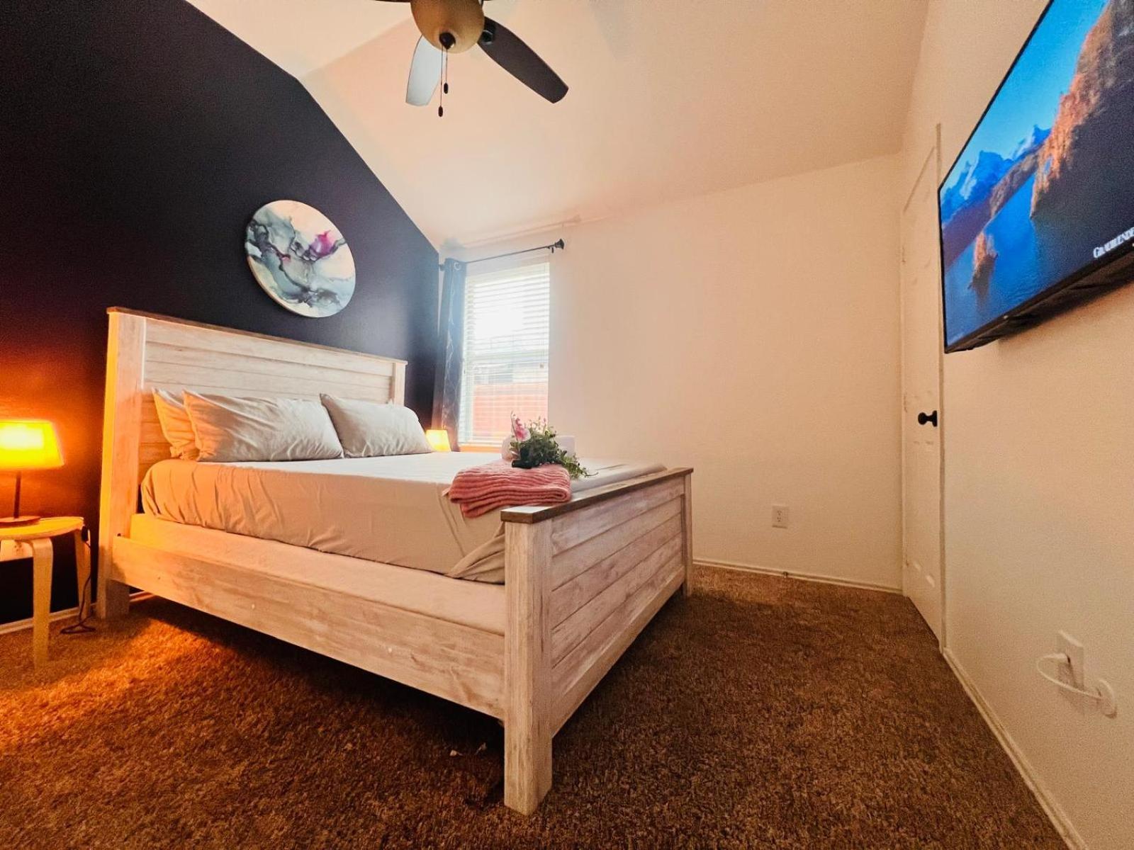 Work, Play & Stay King Bed With Foosball! Aubrey Extérieur photo
