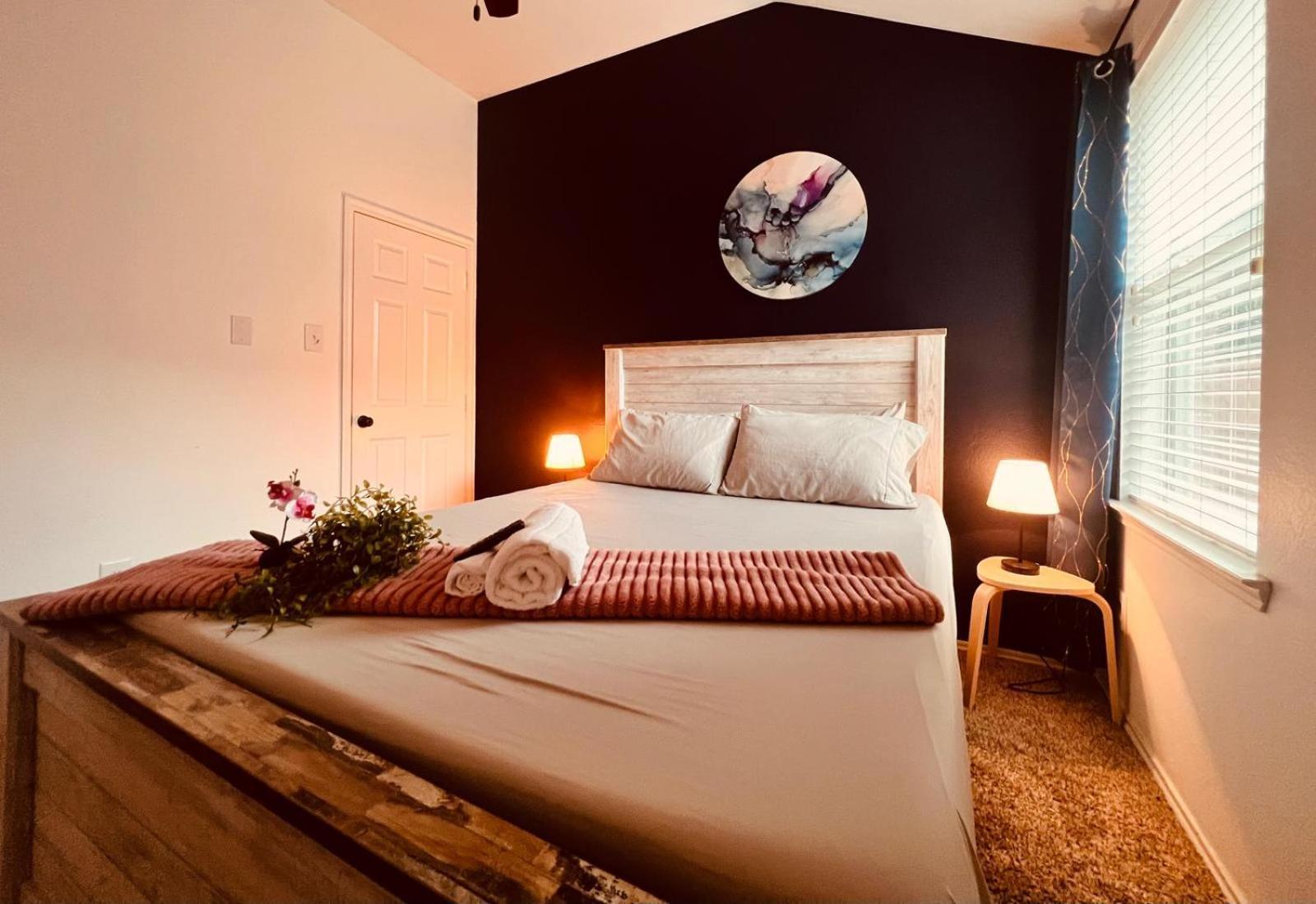 Work, Play & Stay King Bed With Foosball! Aubrey Extérieur photo